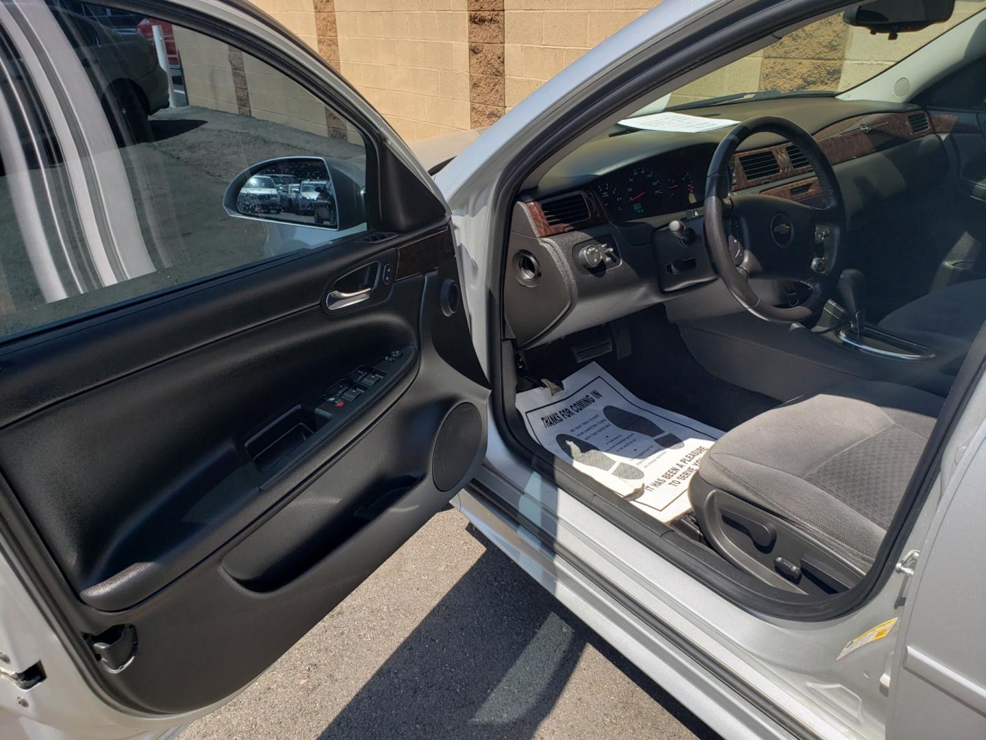 2013 silver /gray and black Chevrolet Impala LS (2G1WA5E32D1) with an 3.6L V6 DOHC 16V FFV engine, 6-Speed Automatic transmission, located at 323 E Dunlap Ave., Phoenix, AZ, 85020, (602) 331-9000, 33.567677, -112.069000 - 2013 Chevrolet Impala LS, EXCELLENT condition, A Real Must See!!.... No accidents, Power everything, Ice cold ac, Gray and Black interior with gary cloth seats in near perfect condition, power windows, power door locks, clean Arizona title, Runs and Drives Excellent. Very clean inside and out, Any q - Photo#8